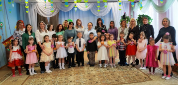Группа "Снеговичок" поздравляет мам с 8 марта! Группа "Снеговичок" поздравляет мам с 8 марта!.