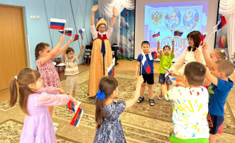 Тематический досуг «Родина моя-Россия» в группах "Олененок" и "Полянка" Тематический досуг «Родина моя-Россия» в группах "Олененок" и "Полянка".